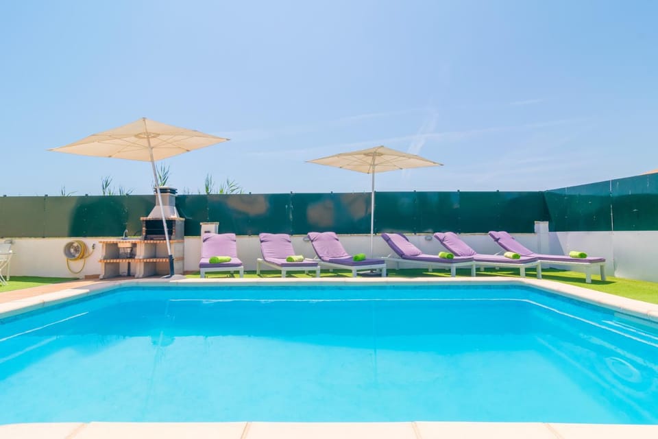 Swimming pool, sunbed