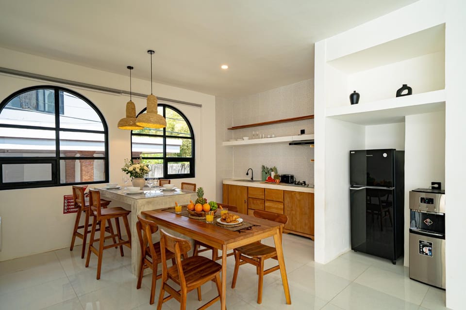 Coffee/tea facilities, Kitchen or kitchenette, Dining area, toaster