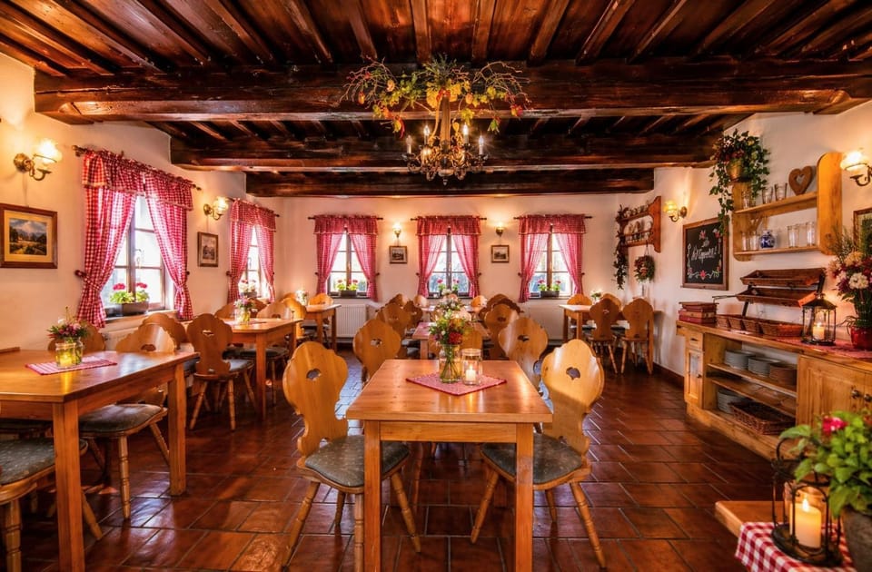 Banquet/Function facilities, Seating area, Breakfast