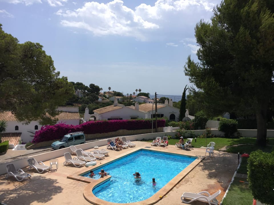 Swimming pool, Swimming pool