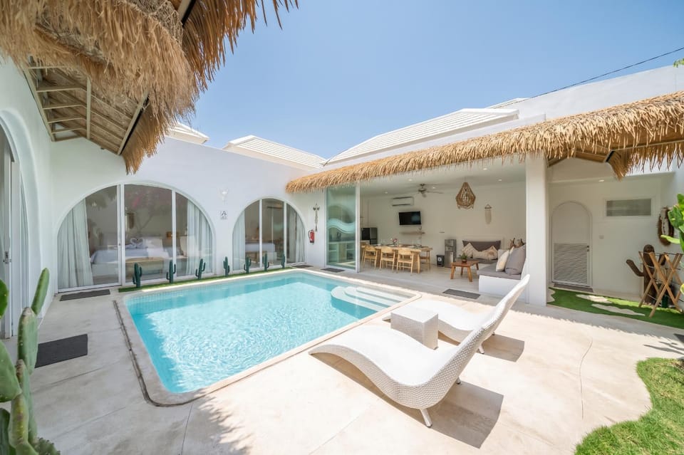 Patio, Swimming pool, Swimming pool, sunbed