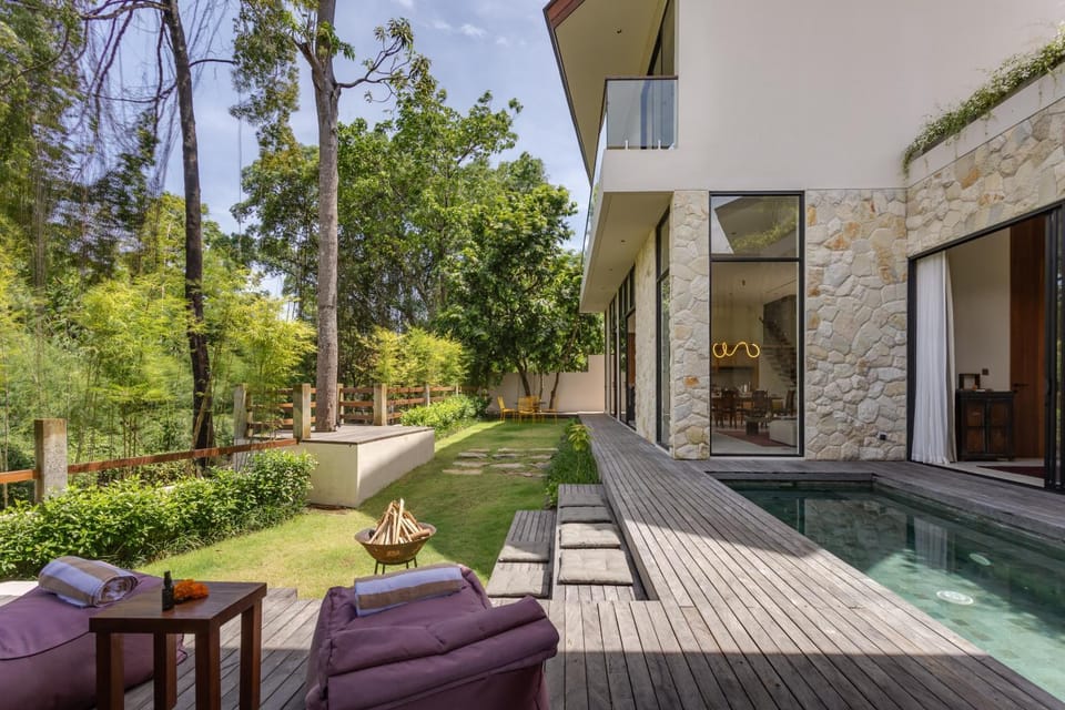 Property building, Garden, Swimming pool, sunbed