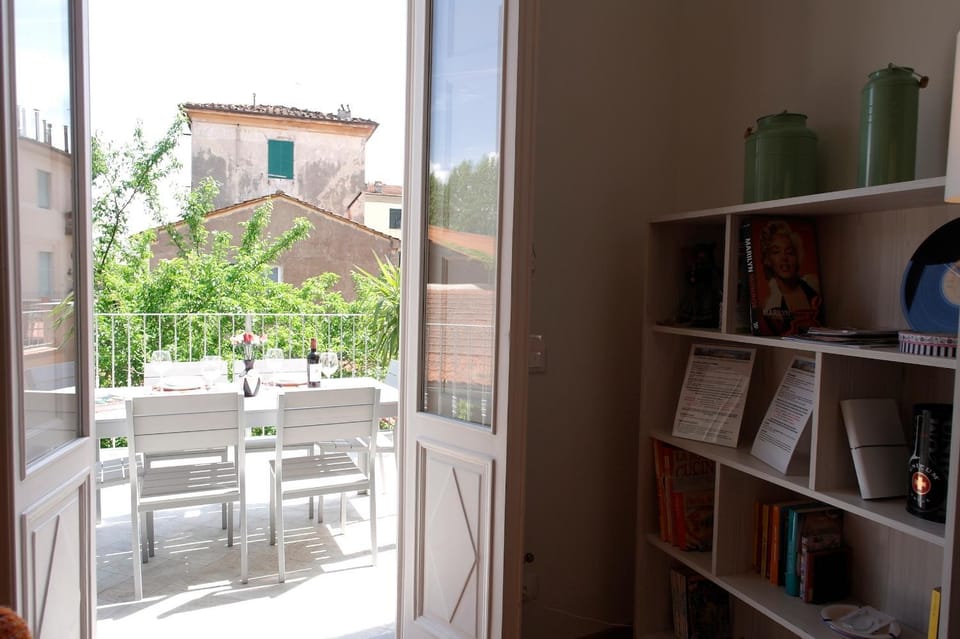 Library, Living room