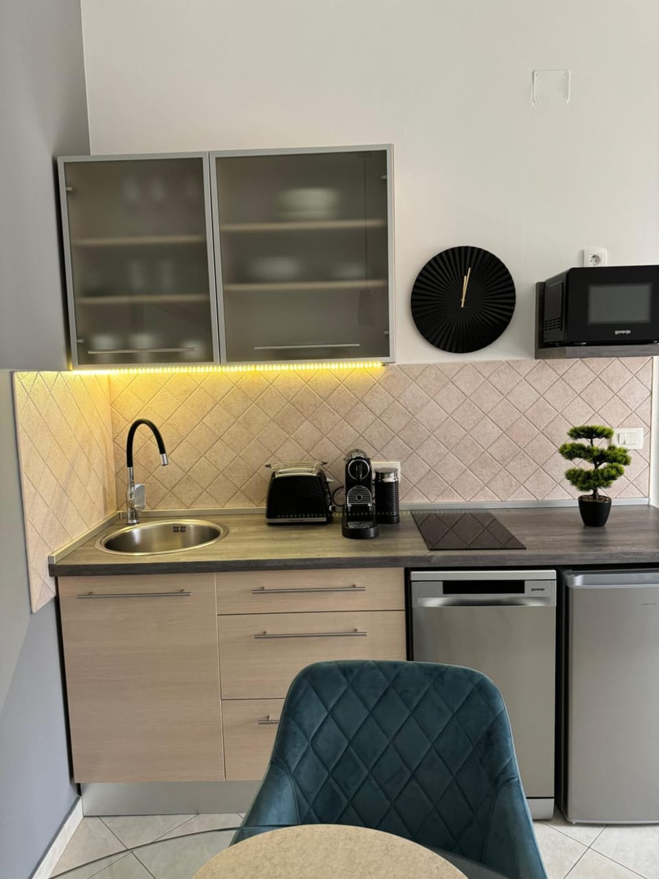 Leone apartments with free parking Apartment in Pula