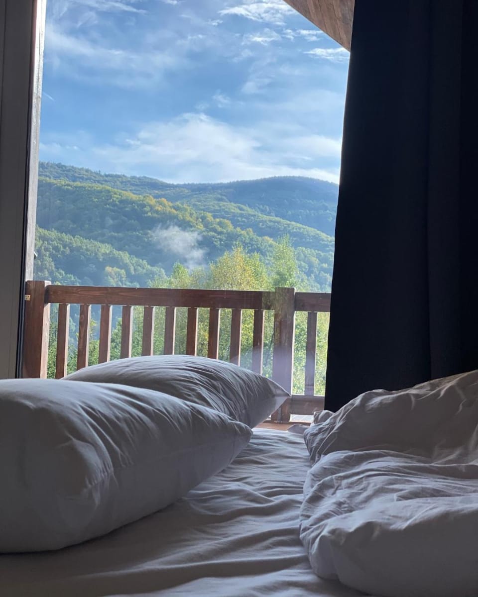 Bed, Natural landscape, View (from property/room), Balcony/Terrace, Bedroom, Mountain view