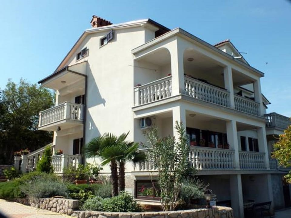Patio, Facade/entrance, Day, Summer, Location