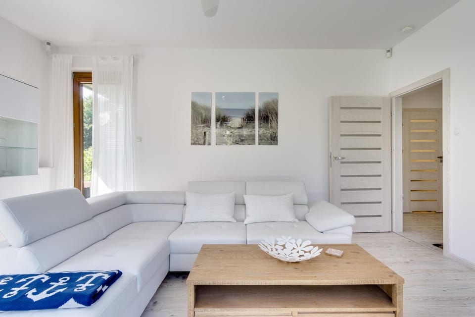 Property building, Summer, Living room, Photo of the whole room, Decorative detail, Seating area