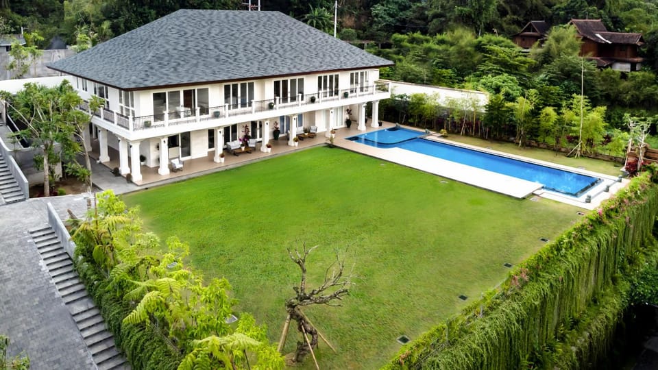 Property building, Day, Natural landscape, Garden, Garden view, Swimming pool