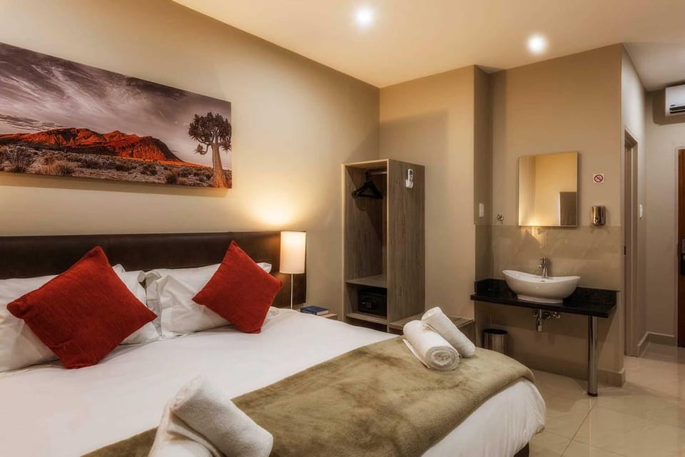 Shower, Bed, Bathroom, TV and multimedia, Coffee/tea facilities, Photo of the whole room, Bedroom, towels