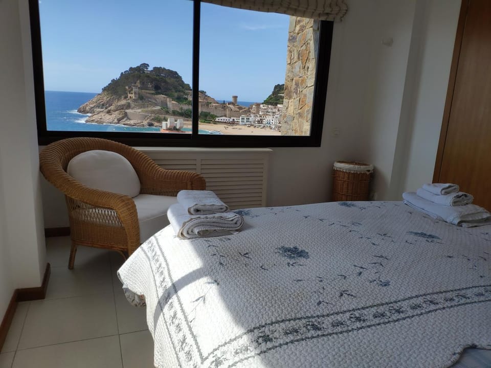 Bed, Sea view