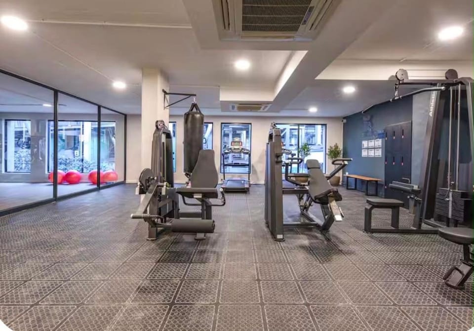 Luxury Urban Retreat - Pool - Gym - Wi Fi - Workspace Apartment in Sandton