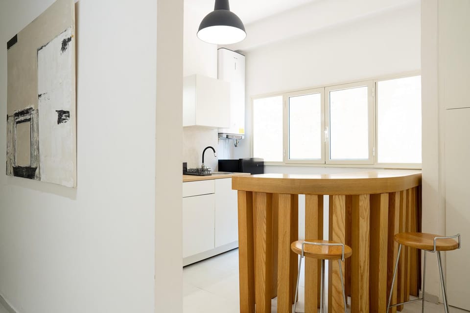 Kitchen or kitchenette, Dining area, stove