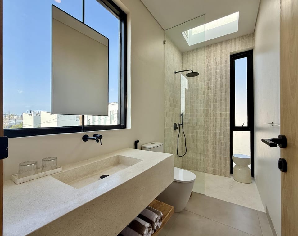 Shower, Toilet, Bathroom, towels