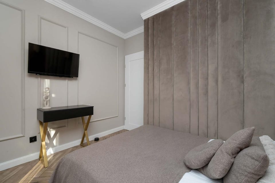 Bed, TV and multimedia, Photo of the whole room, Evening entertainment, Bedroom