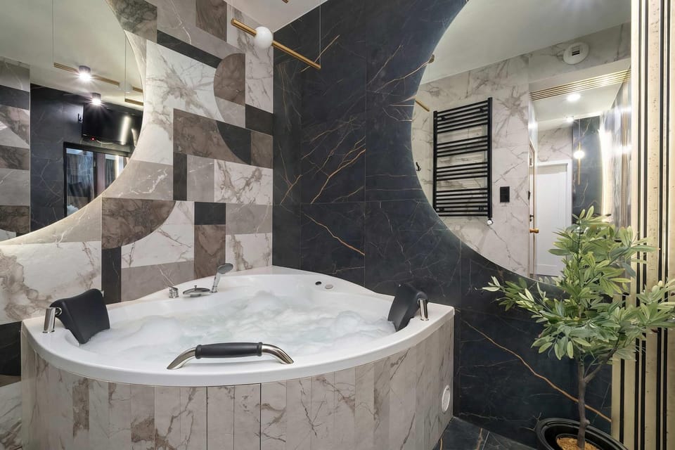 Shower, Hot Tub, Bathroom, Bath