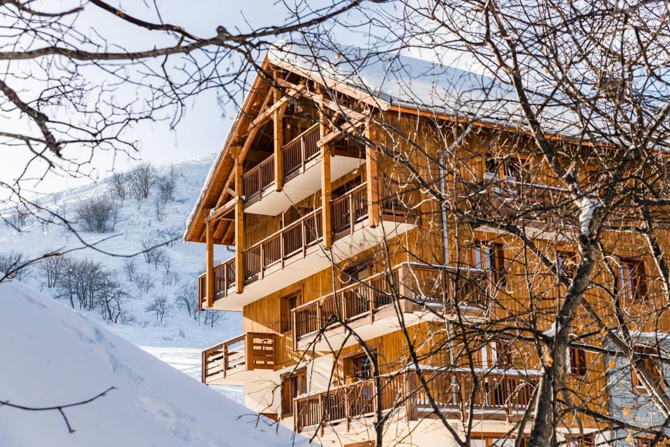 Facade/entrance, Winter