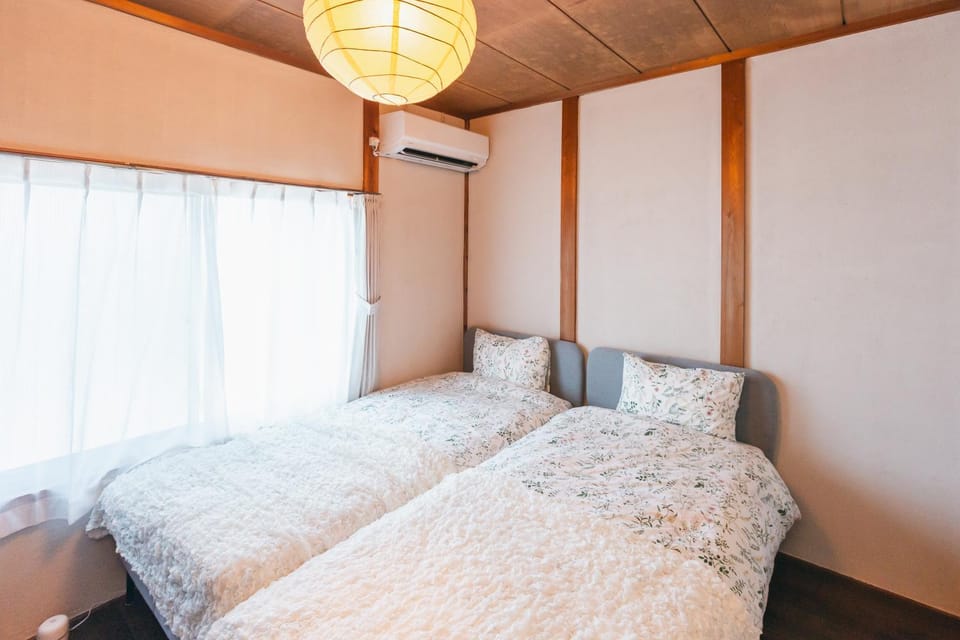 Bedroom, air conditioner