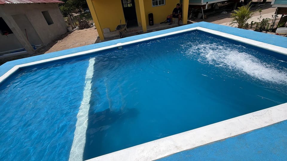 Ocean breeze cabañas House in Atlántida Department