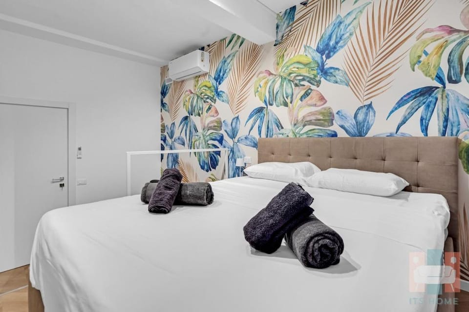 PA16 Designer Loft for 6 with 2 Baths Metro M1 Apartment in Milan