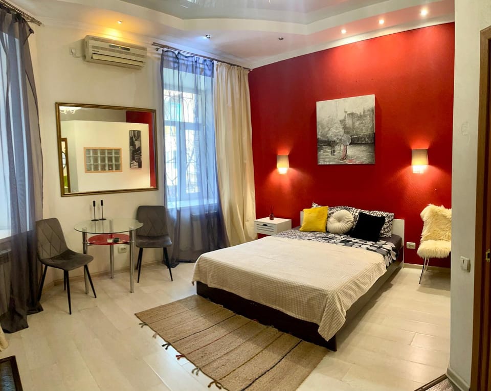Photo of the whole room, Seating area, Bedroom