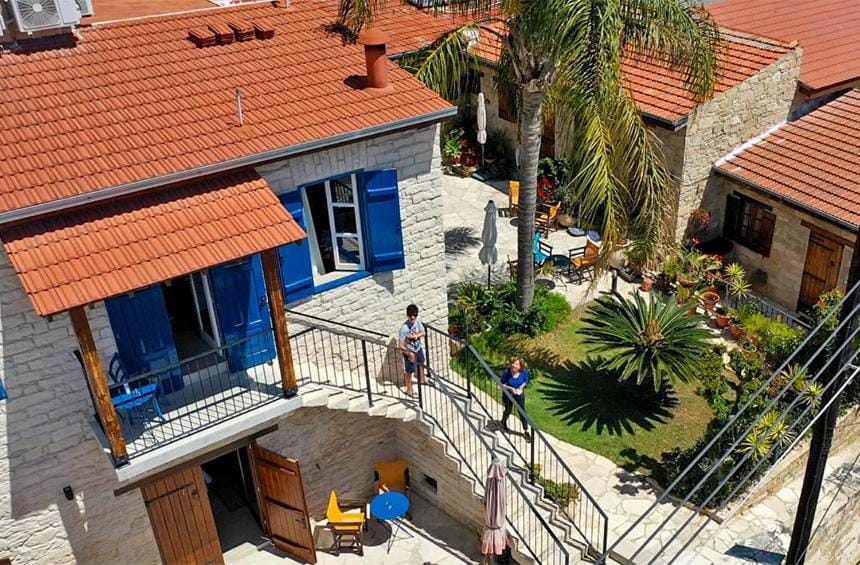 Property building, Garden, Balcony/Terrace