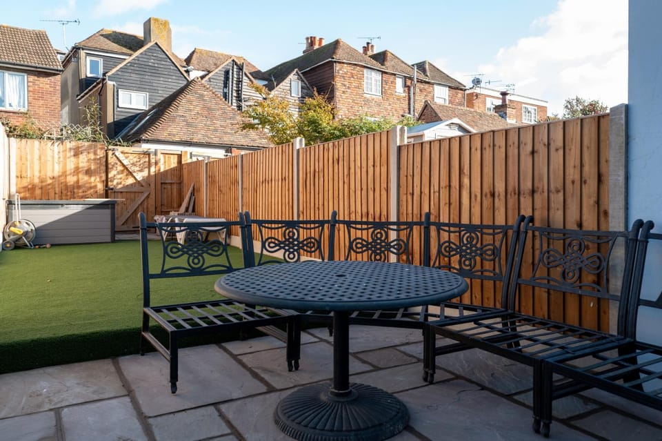 Perfect Booking 2-Bed near Folkestone Harbour House in Folkestone