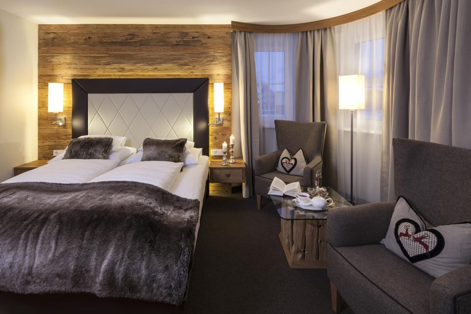 Bedroom, Mountain view