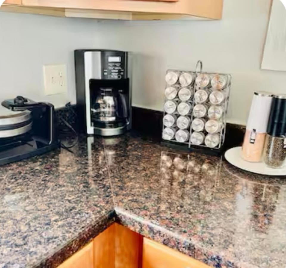 Beautiful 4 bedroom Home House in Maplewood