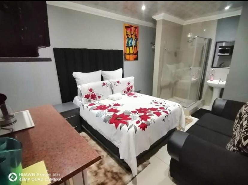 Maphuphe guest house Bed and Breakfast in Gauteng