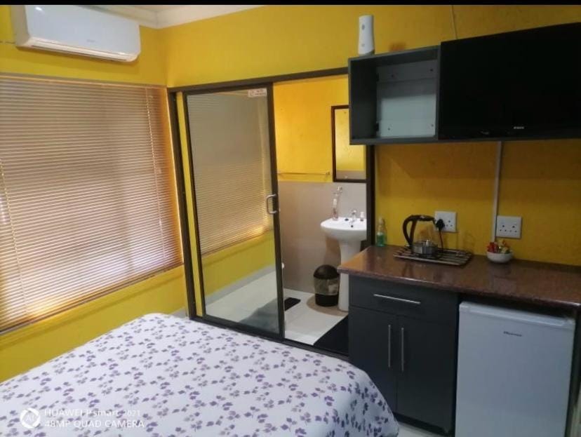 Maphuphe guest house Bed and Breakfast in Gauteng
