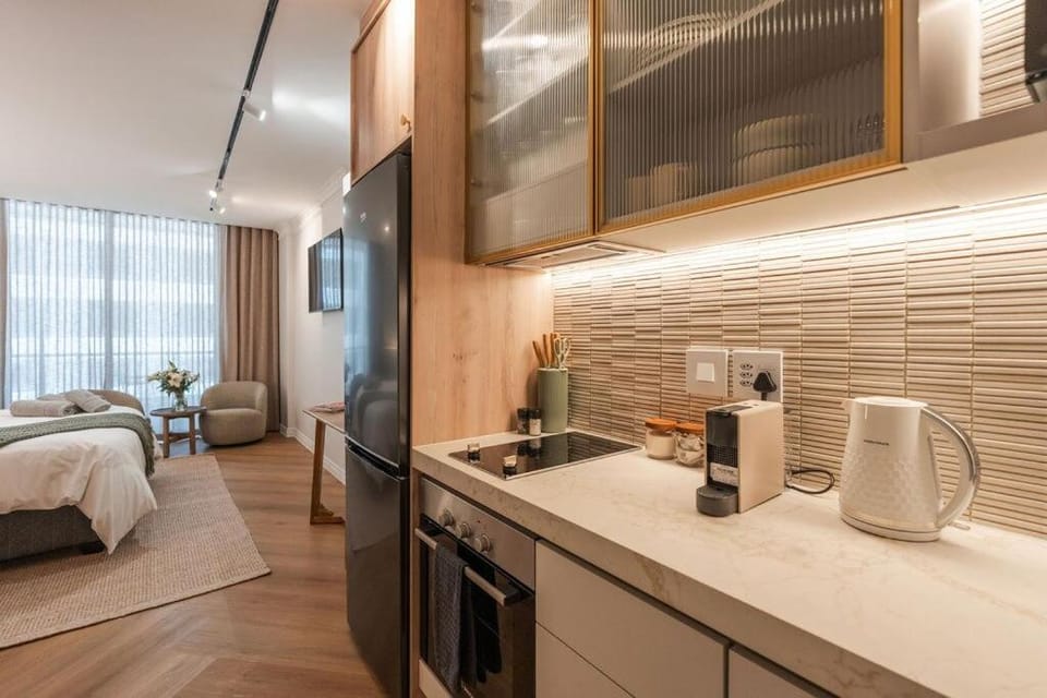 Lady Backs 606 l Stylish Sea Point Stay Apartment in Sea Point