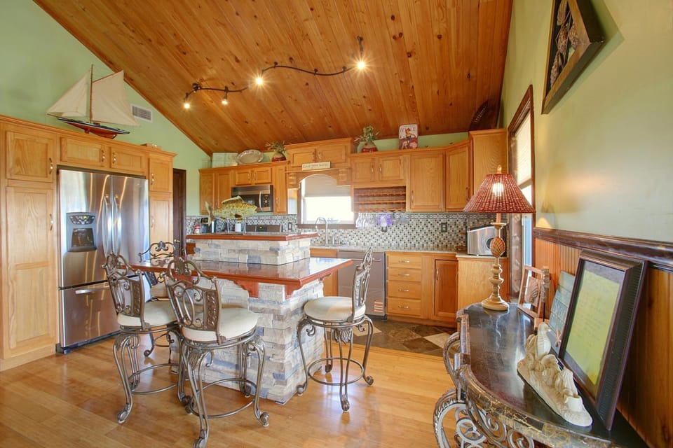 Pool & Decks! Home < 1 Mi to Grand Isle Beach House in Grand Isle