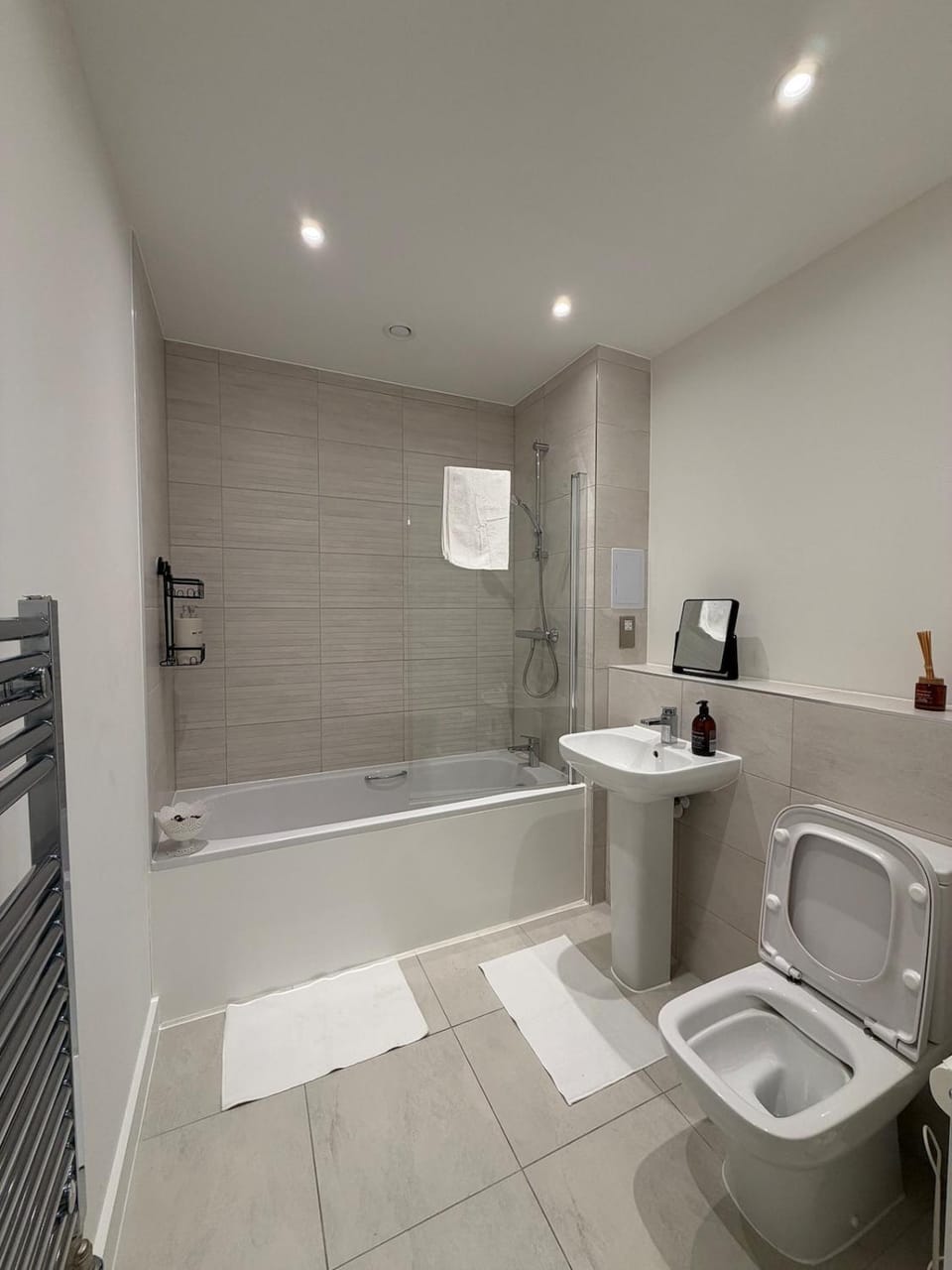 Shower, Toilet, Bathroom, Bath