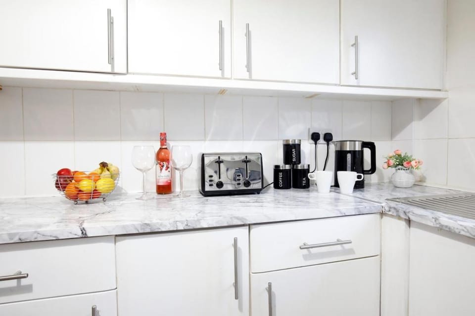 Beautiful 4-Bed House in Didsbury- Free Parking Apartment in Manchester