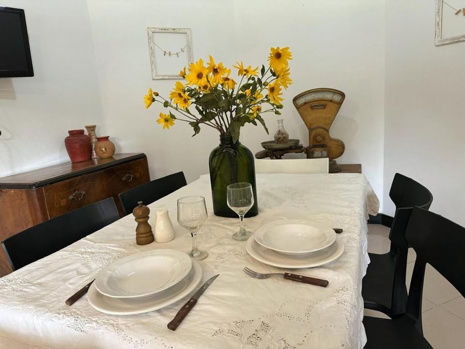Casa Glicina con Pileta y Quincho XL Ideal 2 Familias House in Mercedes