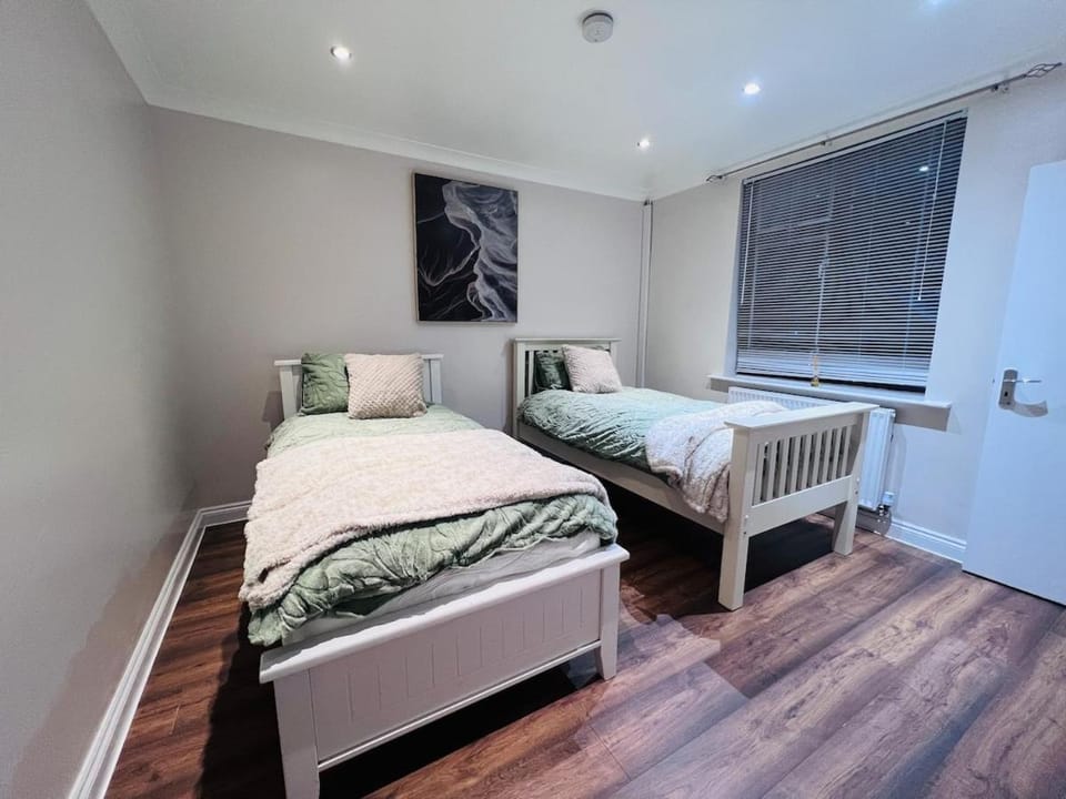 3 Bedroom Home Sleeps 6 Families & Contractors House in Huntingdonshire District