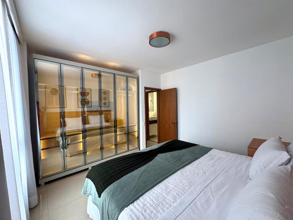 Quadra da Praia e do metro, vista mar, varanda, vaga e arrumação Apartment in Rio de Janeiro