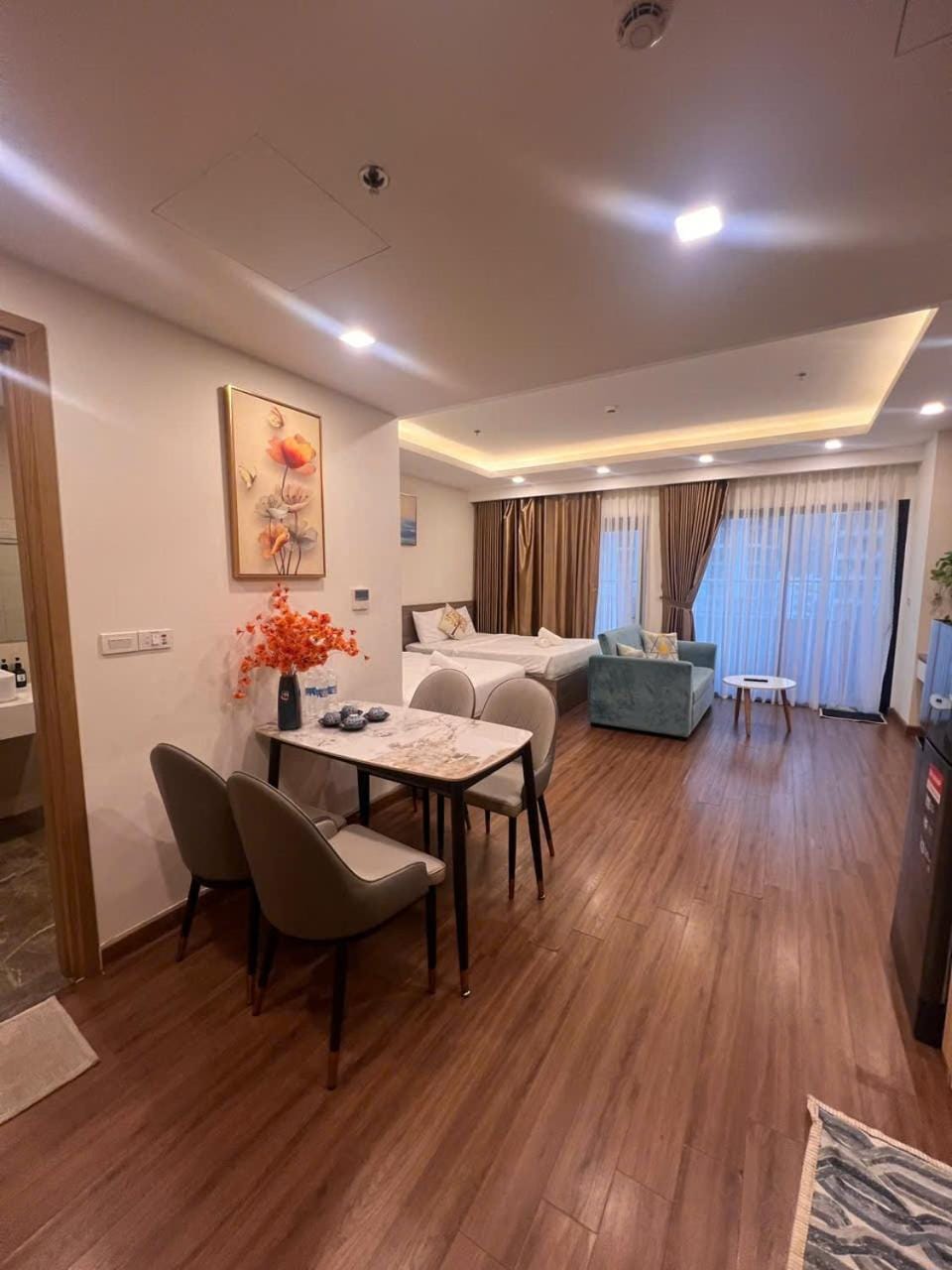 Living room, Photo of the whole room, Dining area