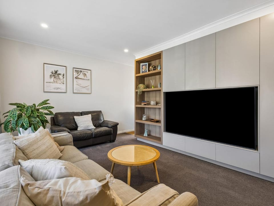 Family Beach Holiday with Heated Pool House in Mornington