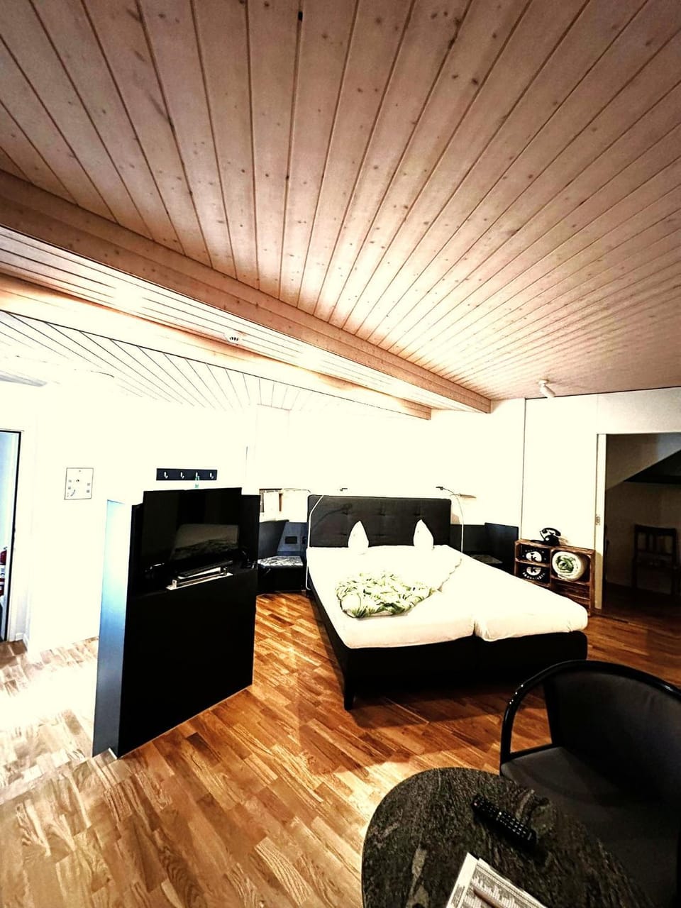 Bed, Seating area, Bedroom