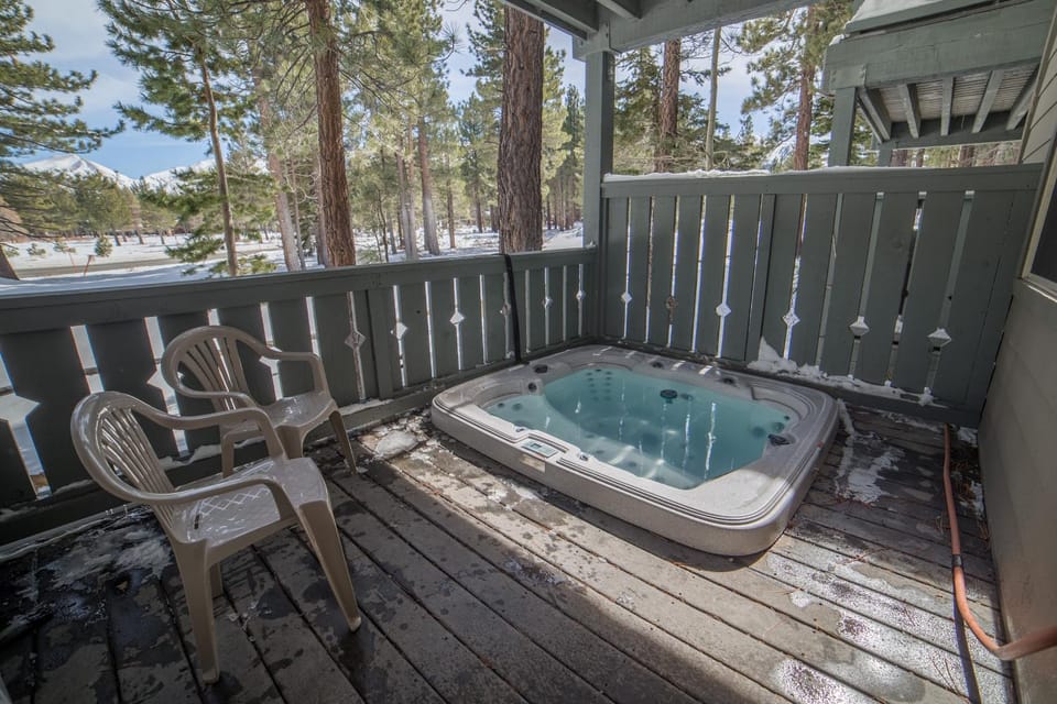 Timbers 1 Apartment House in Mammoth Lakes