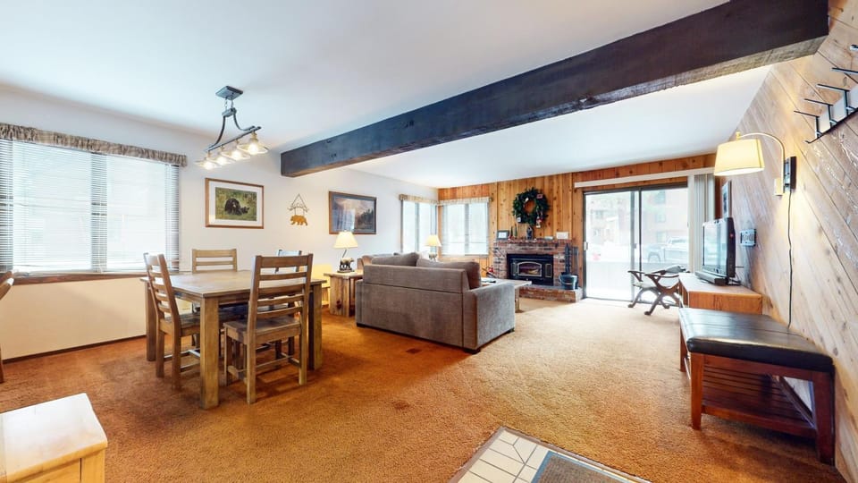 Wild Flower 37 Apartment Apartment in Mammoth Lakes
