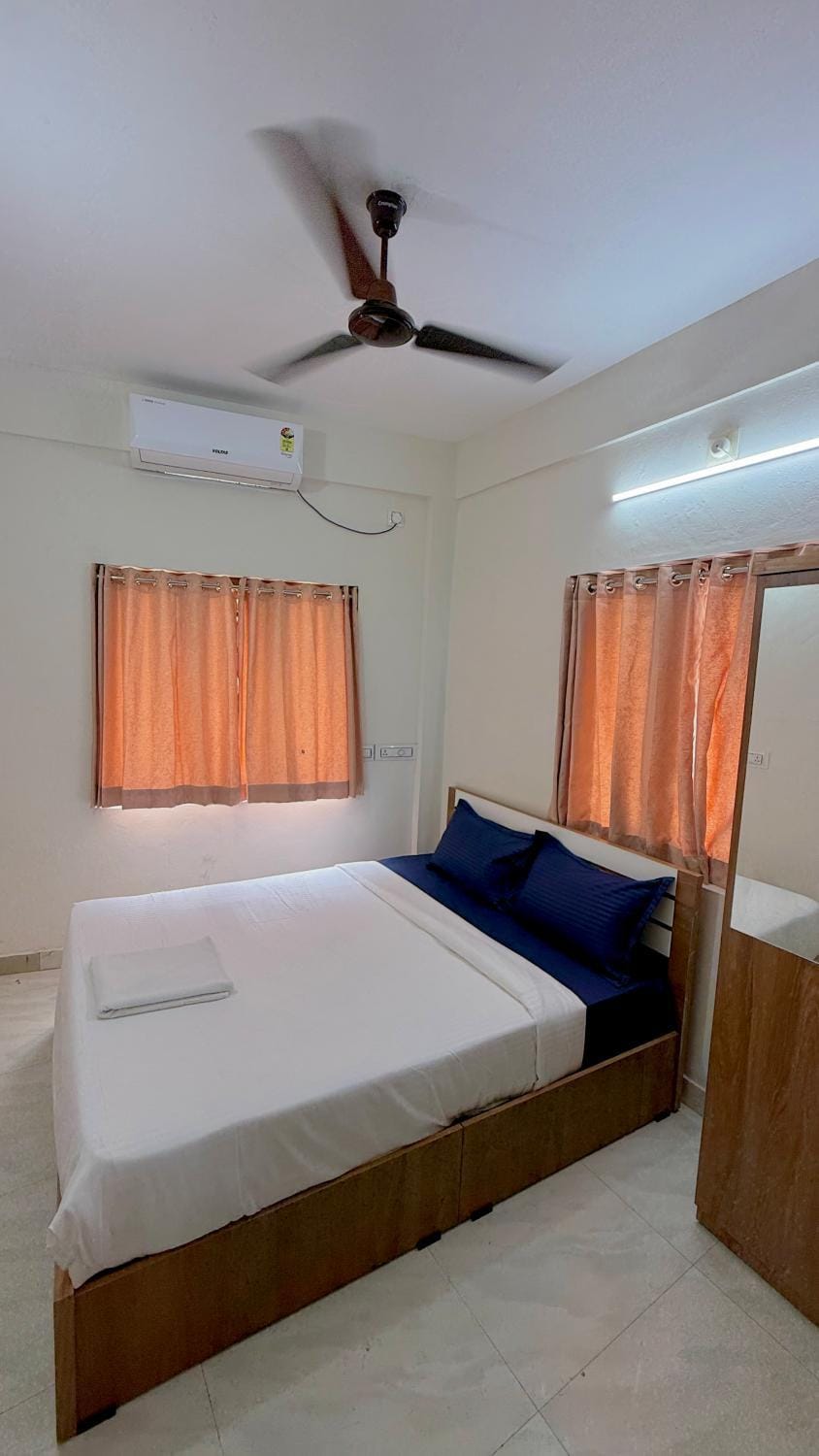 Bed, Photo of the whole room, Bedroom