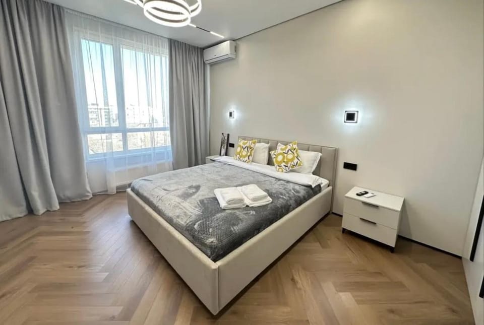Bed, Bedroom, towels, air conditioner