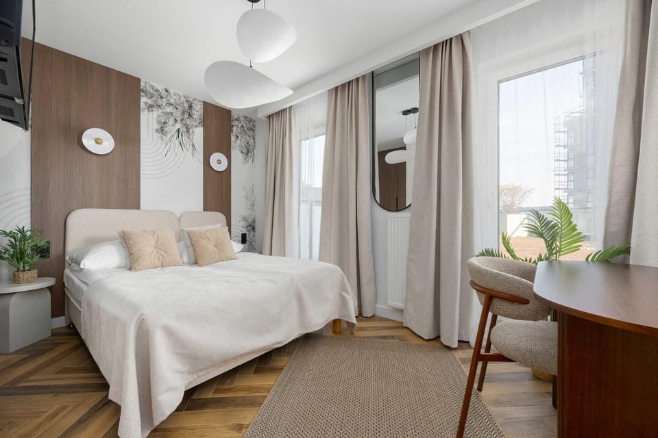 Bed, TV and multimedia, Bedroom