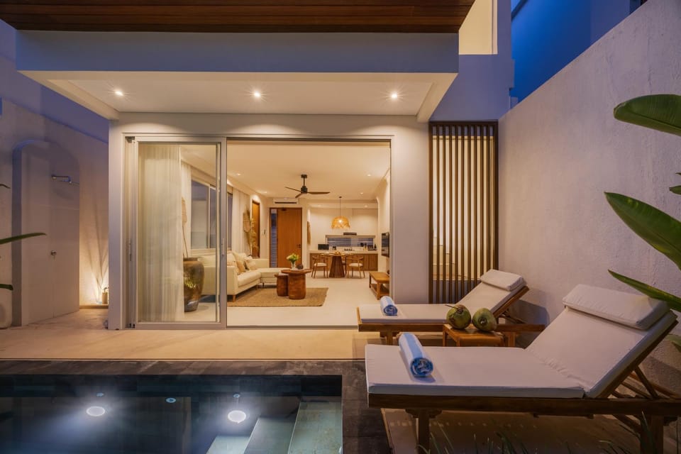 Property building, Night, TV and multimedia, Living room, Seating area, Dining area, Pool view, Swimming pool, microwave, stove, sunbed, towels, kitchen, air conditioner