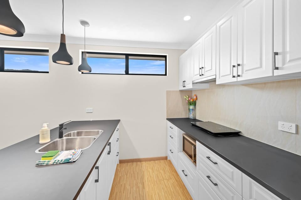 Eco Boutique Unit Solar-Powered AC & Fans Apartment in Cairns