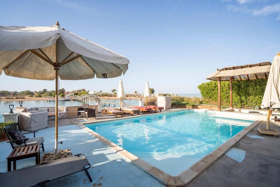 Sea view, Swimming pool, sunbed