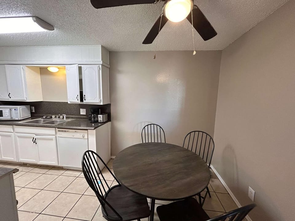 3 Queen Beds Cozy 2BR in Lawton near Fort Sill Apartment in Lawton