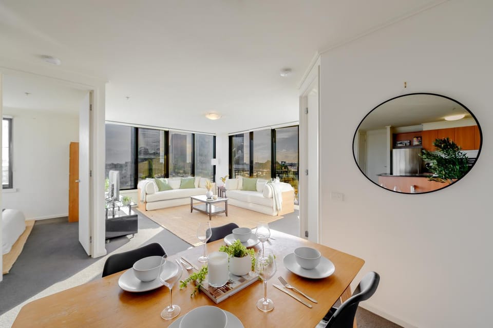 Walk to Crown - Sleeps 10 - Indoor Pool & Parking Apartment in Southbank
